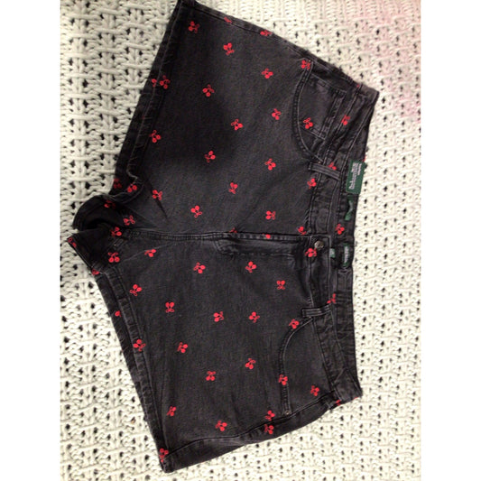 Title:
Black Denim Cherry Embroidered Mid-Rise Shorts – Size 22 / 3” Inseam / New With Tags