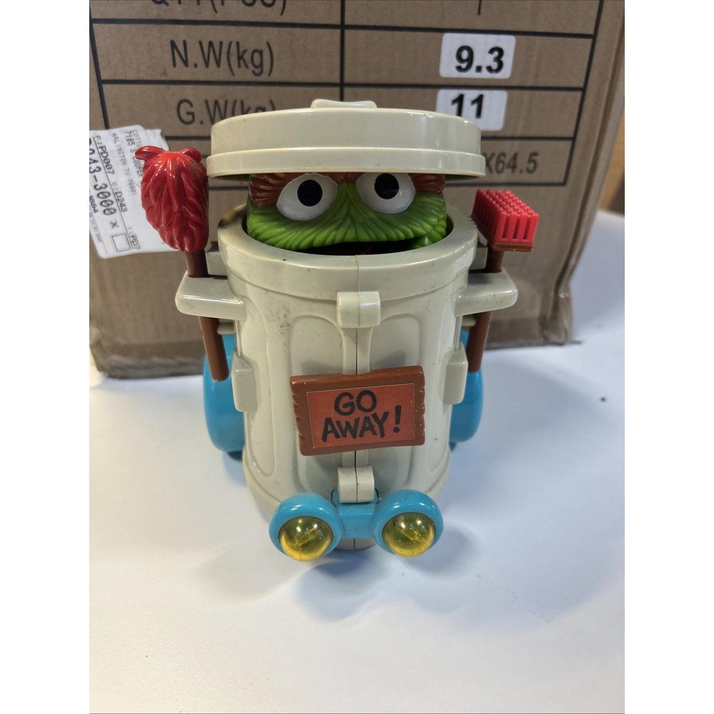 TYCO 1993 SESAME STREET OSCAR GROUCH PEEK A BOO TRASH CAN