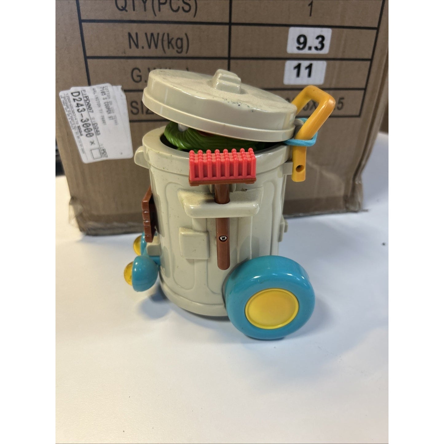 TYCO 1993 SESAME STREET OSCAR GROUCH PEEK A BOO TRASH CAN