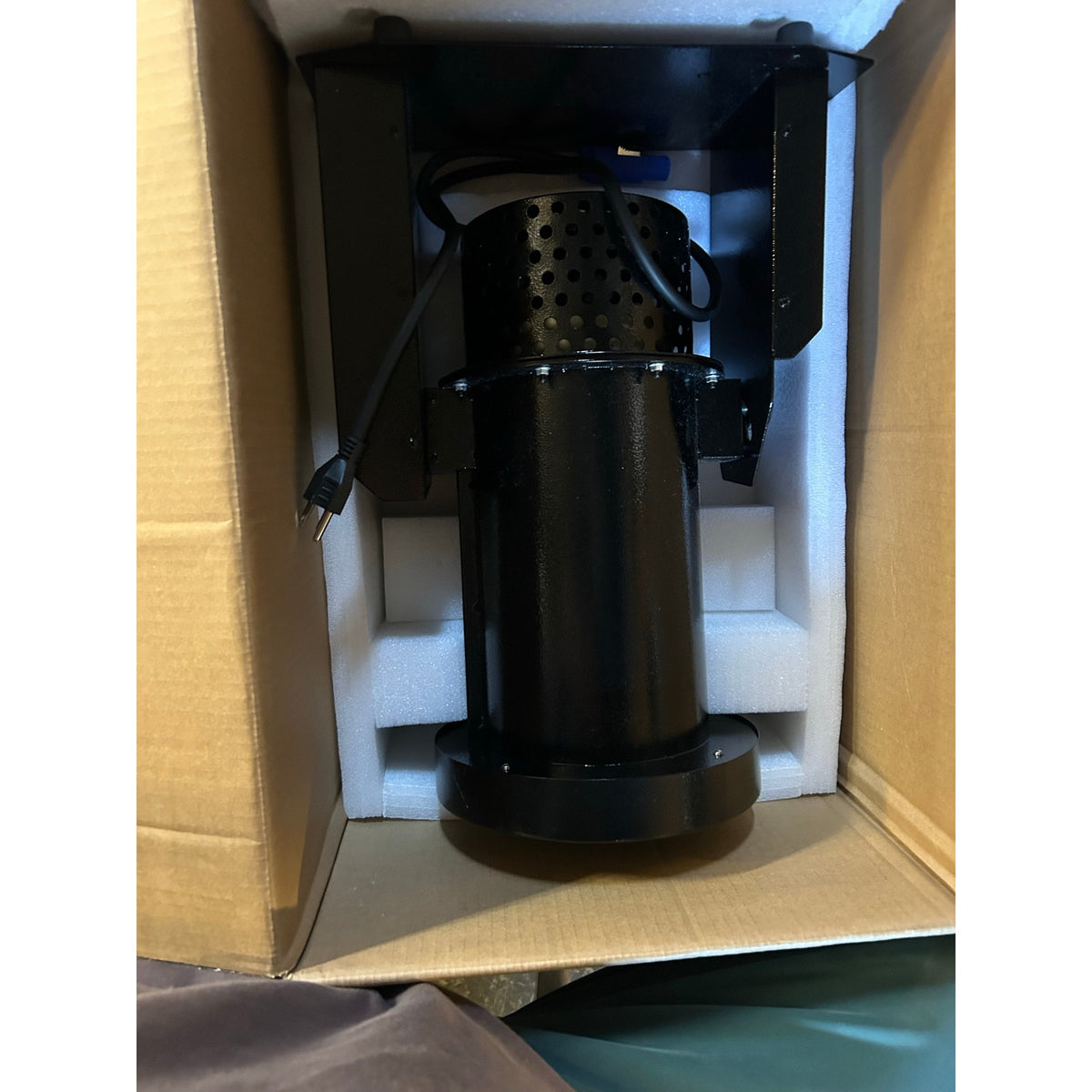 VEVOR 1500W Electric Confetti Machine with LED Lights & Remote