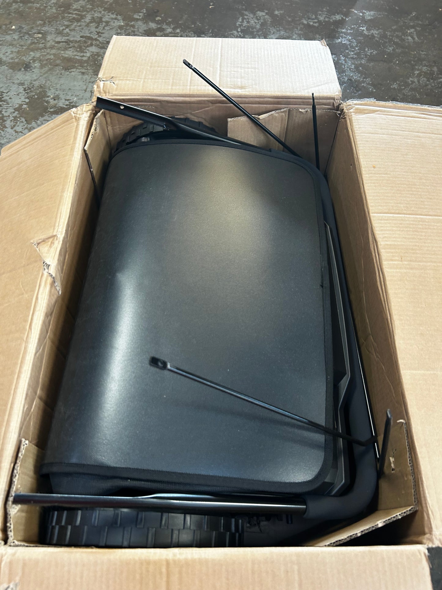 21-Inch Push Lawn Sweeper with 3.5 Cu Ft Hopper Bag